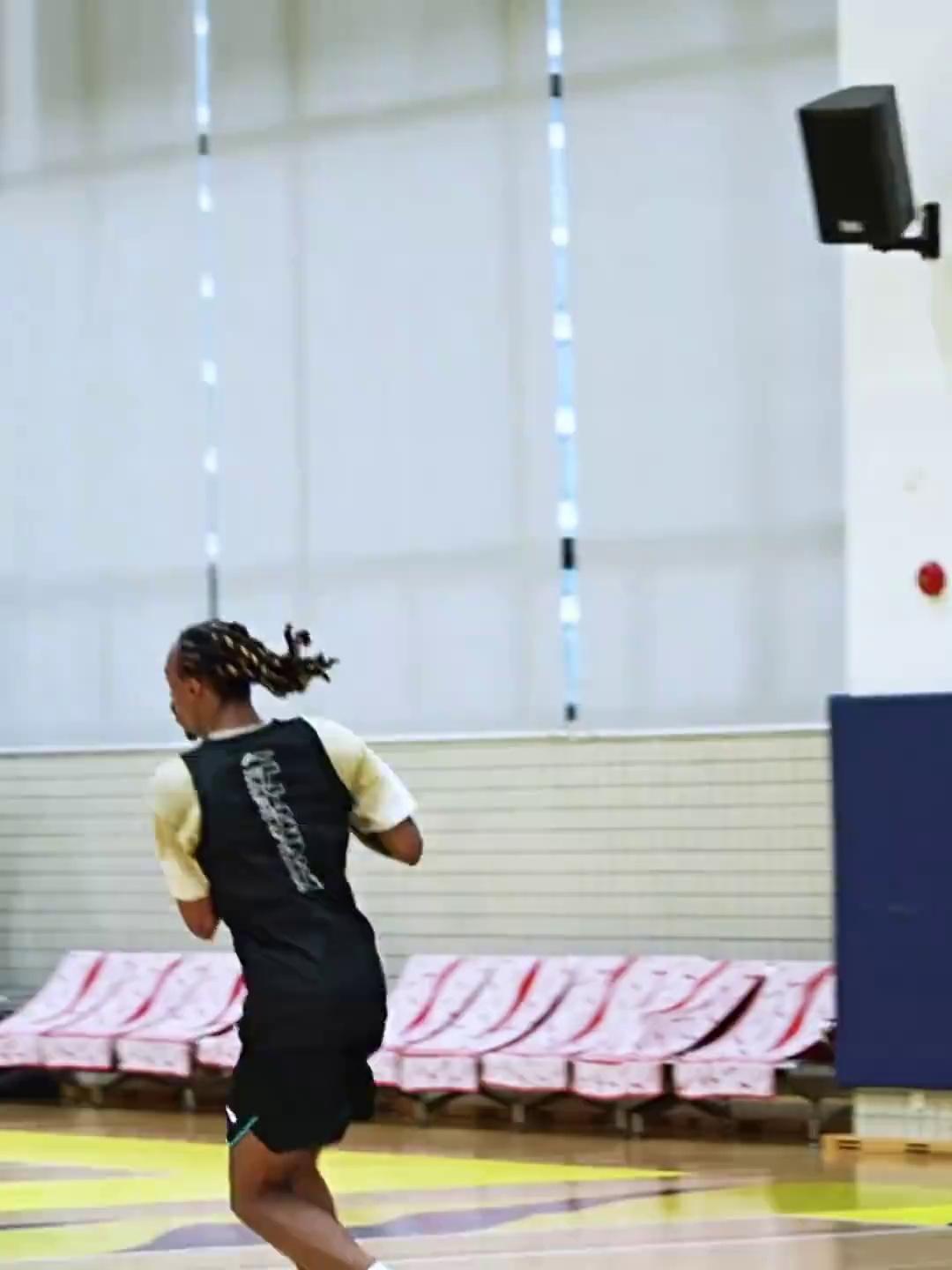 开云在线登陆入口-加时末段体能课后，广东宏远强势反弹备战欧冠，媒体盛赞，身体对抗强度拉满