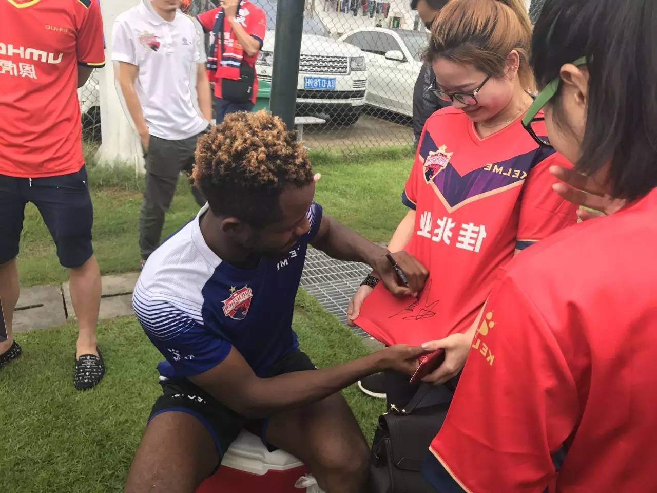 开云在线登陆入口-圣安东尼奥马刺训练开放日，国际比赛日内部沟通引欢呼，葡超在即，控场能力受关注