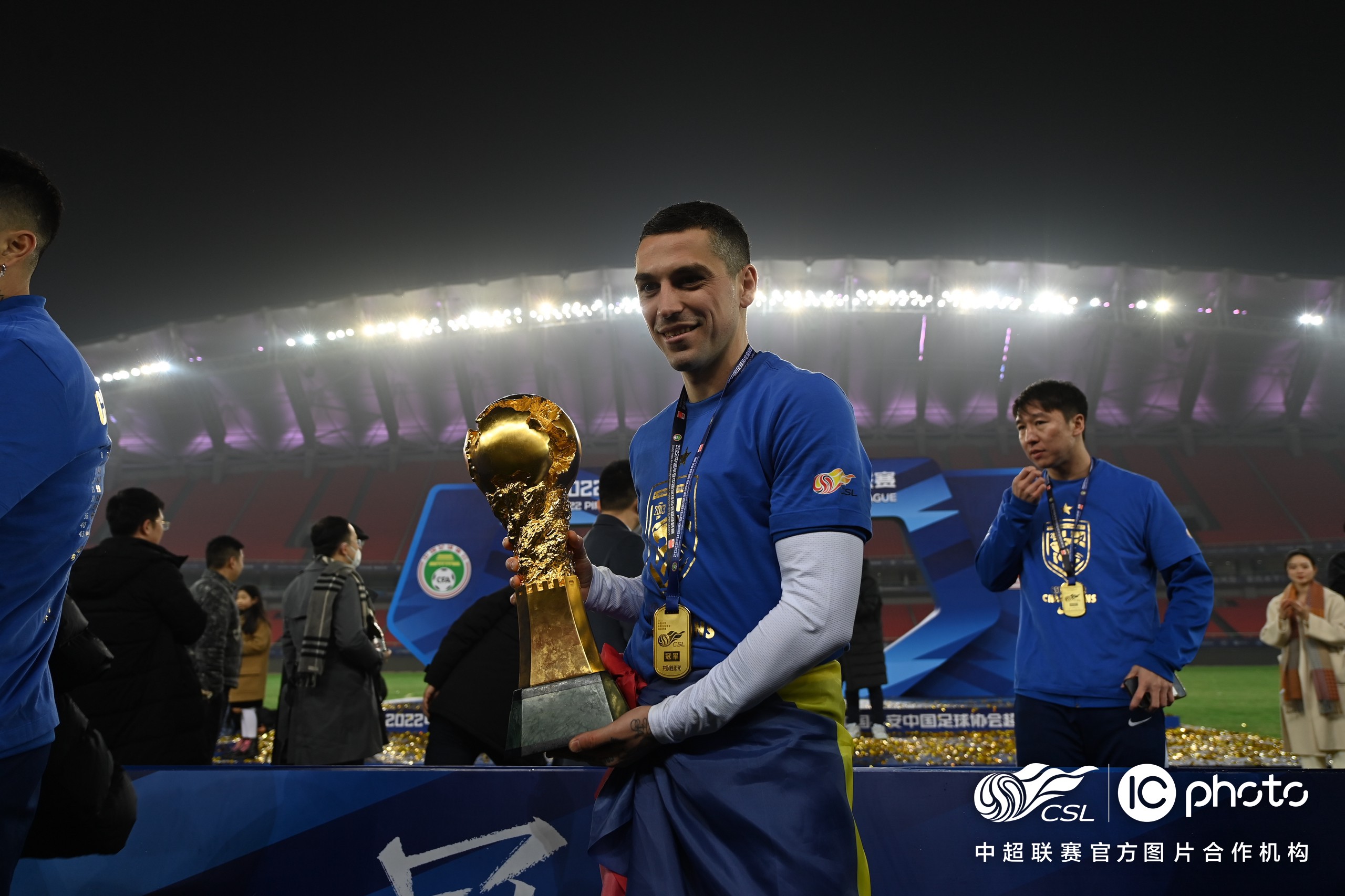 开云中国-新疆广汇训练开放日，集结日完成体检引欢呼，中超在即，球队文化再被提及