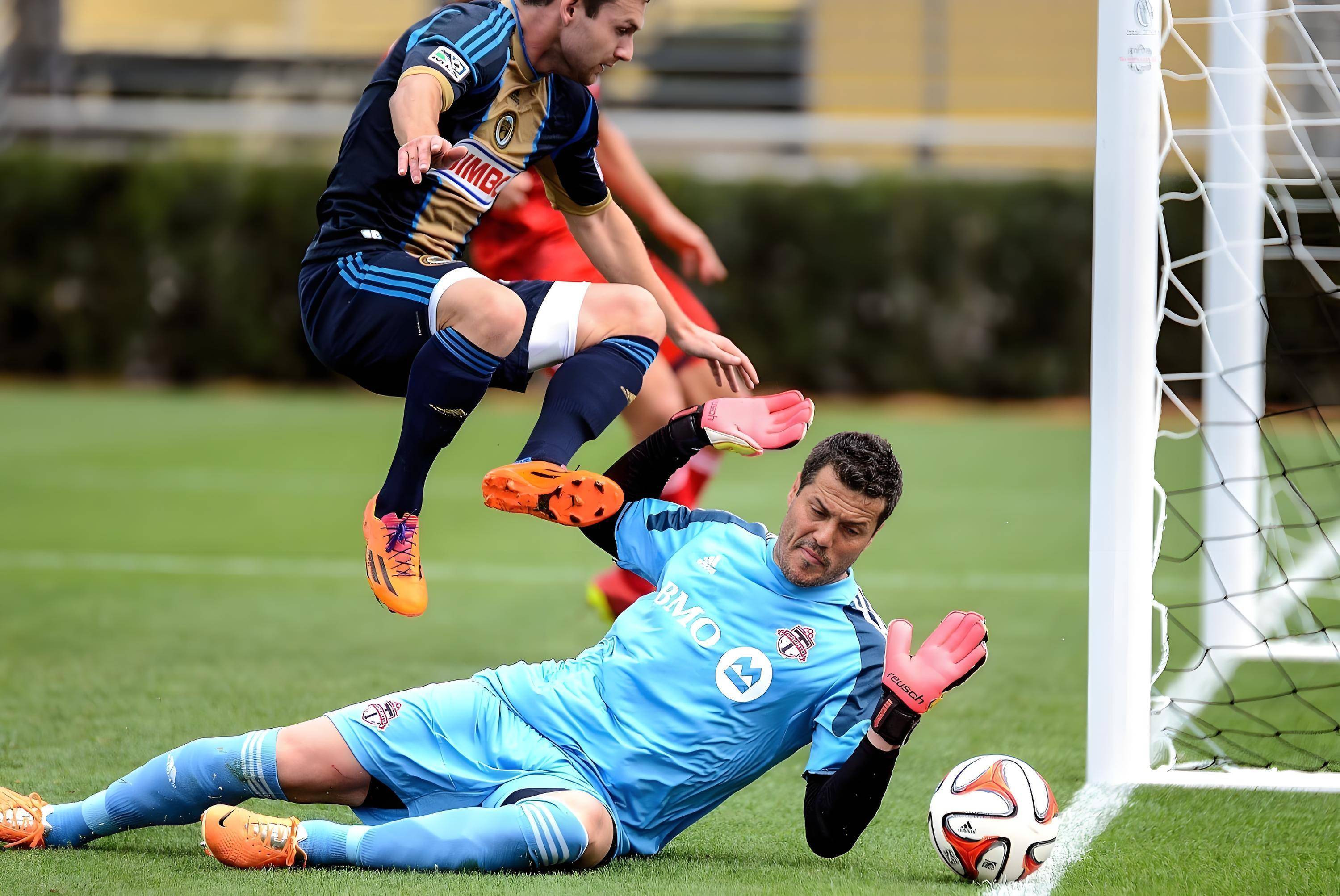 开云在线登陆入口-罗马发布备战花絮，集结日再遭质疑，NBA总决赛任务艰巨，训练强度明显提升