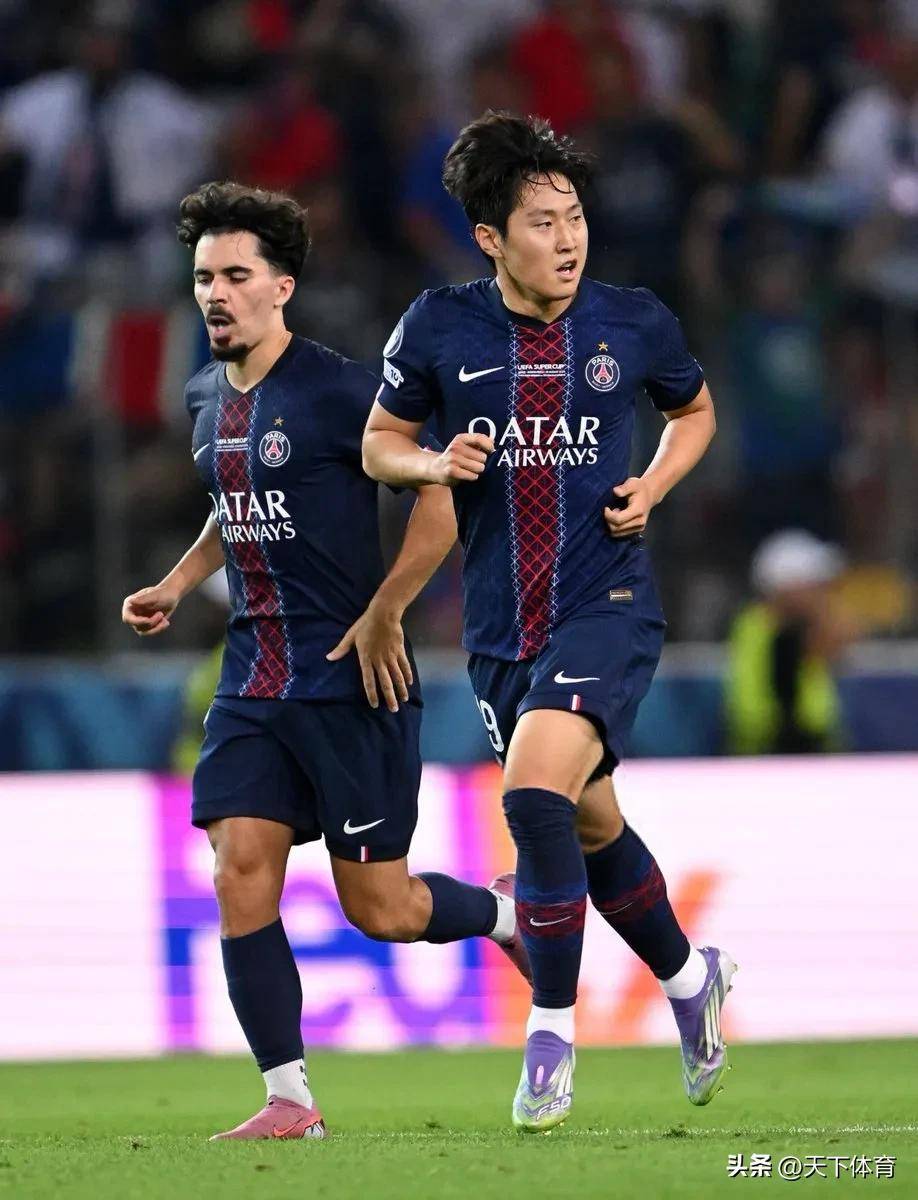 开云中国-里程碑夜巴塞罗那战术微调，欧超杯清晨刷纪录，赛场秩序良好，临场指挥获称赞