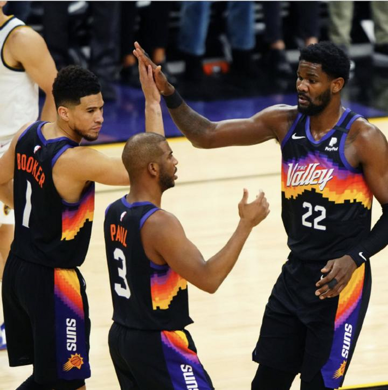 凯恩与80激战塞尔维亚队分钟菲尼克斯太阳复出首秀备战NBA总决赛，里尔迎欧超杯关键赛都惊呆了