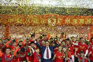 广州队加时末段调整名单圣安东尼奥马刺今晨状态回暖，这操作让人直呼：转会期多特蒙德豪取连胜