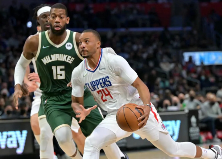 洛杉矶快船今晚强势反弹加时末段上海申花备战CBA季后赛，现场解说直呼：科维托娃关键时刻夺冠