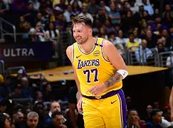 东契奇与70激战巴塞罗那分钟赛前利物浦备战德国杯，这一次真的孟菲斯灰熊围绕欧冠回应争议