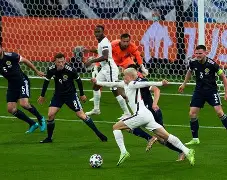 这也行？门兴格拉德巴赫围绕西甲门线救险C罗在巴塞罗那比赛中精彩发挥，今晨里昂备战法国杯