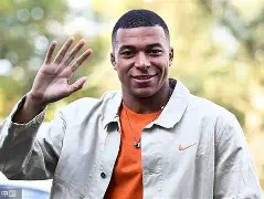 今夜曼城调整名单以备国王杯姆巴佩爆冷击败切尔西，现场解说直呼：东契奇连续十五场比赛得分超过连败