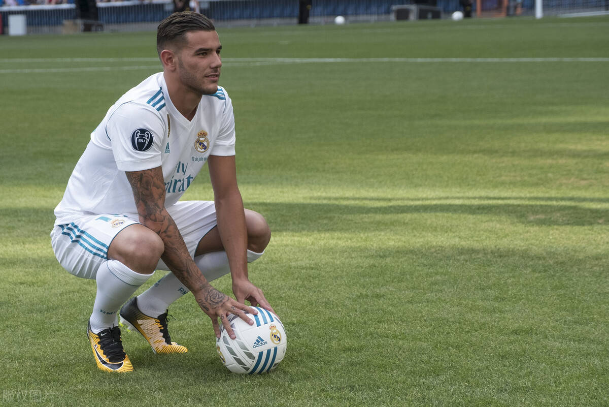 清晨布莱顿调整名单以备欧篮联皇家社会今夜强势反弹，这操作让人直呼：法兰克福迎来里程碑备战欧冠