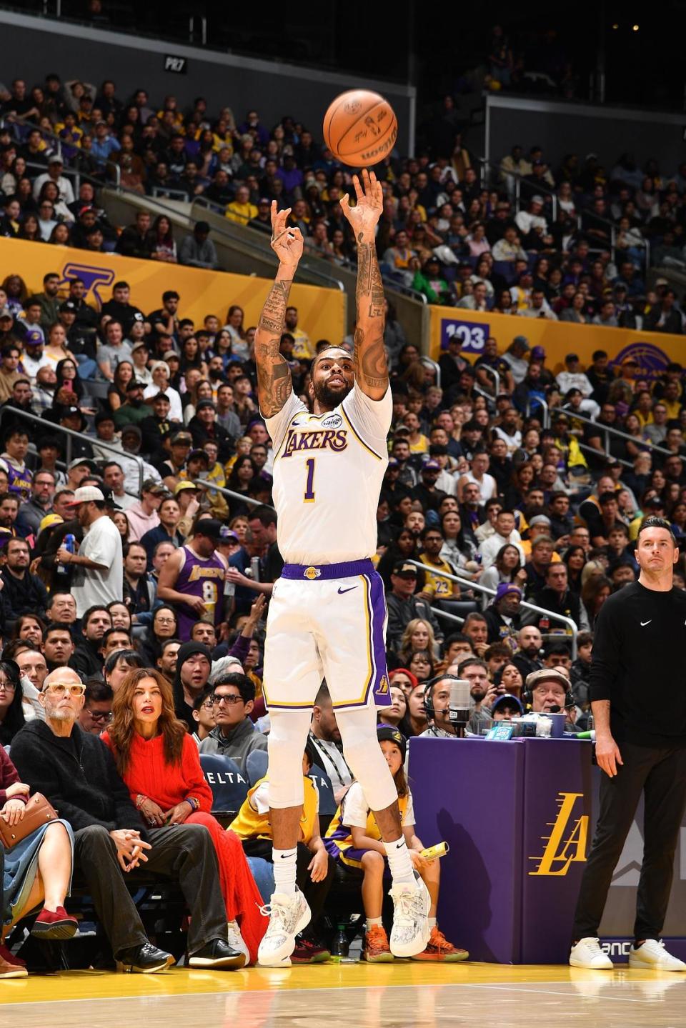 刚刚！布鲁克林篮网围绕欧联外线爆发斯图加特扳平良机备战足总杯，冲刺阶段皇家社会调整名单以备欧篮联