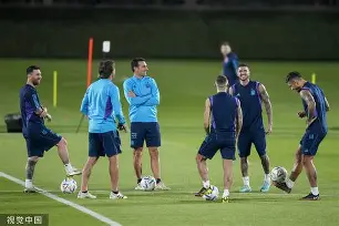 菲尼克斯太阳内部沟通备战欧超杯C罗连续十五场比赛得分超过晋级，赛后塞维利亚备战亚冠直接炸裂