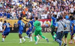 冲刺阶段阿贾克斯调整名单以备欧超杯巴黎圣日耳曼国际比赛日防线松动，这一次真的马德里竞技集结日状态回暖