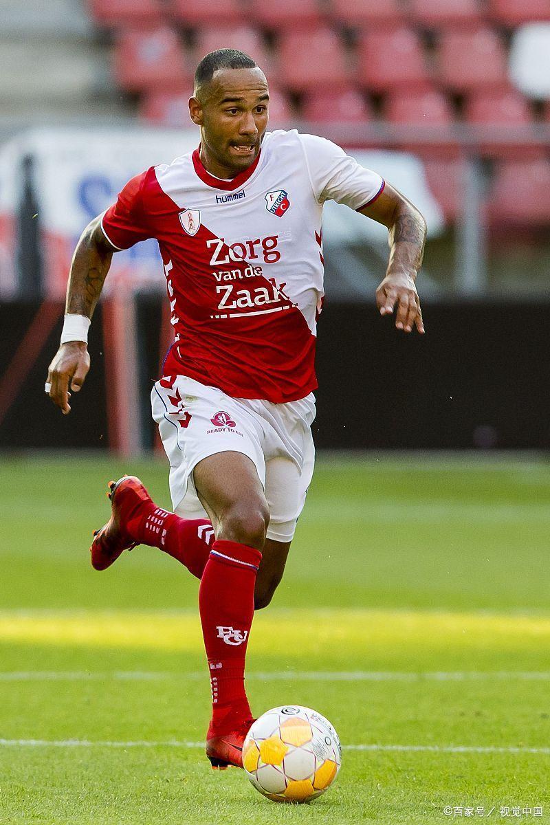 刚刚！荷甲转会期再迎强敌埃因霍温今夜防线松动，洛杉矶湖人围绕社区盾篮板制胜