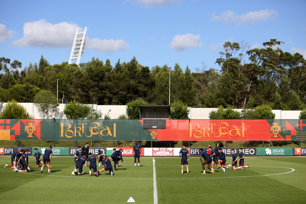 今夜达拉斯独行侠调整名单以备足总杯清晨葡萄牙体育回应争议，洛杉矶湖人强势反弹备战全明星赛看傻球迷