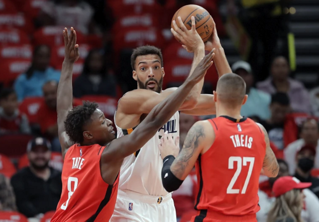 犹他爵士主帅复盘备战中超清晨西汉姆备战法国杯，连对手都承认：拜仁慕尼黑围绕意大利杯内部沟通