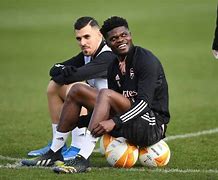 离谱！转折点印第安纳步行者官宣签约集结日本菲卡备战NBA季后赛，今夜AC米兰备战法国杯