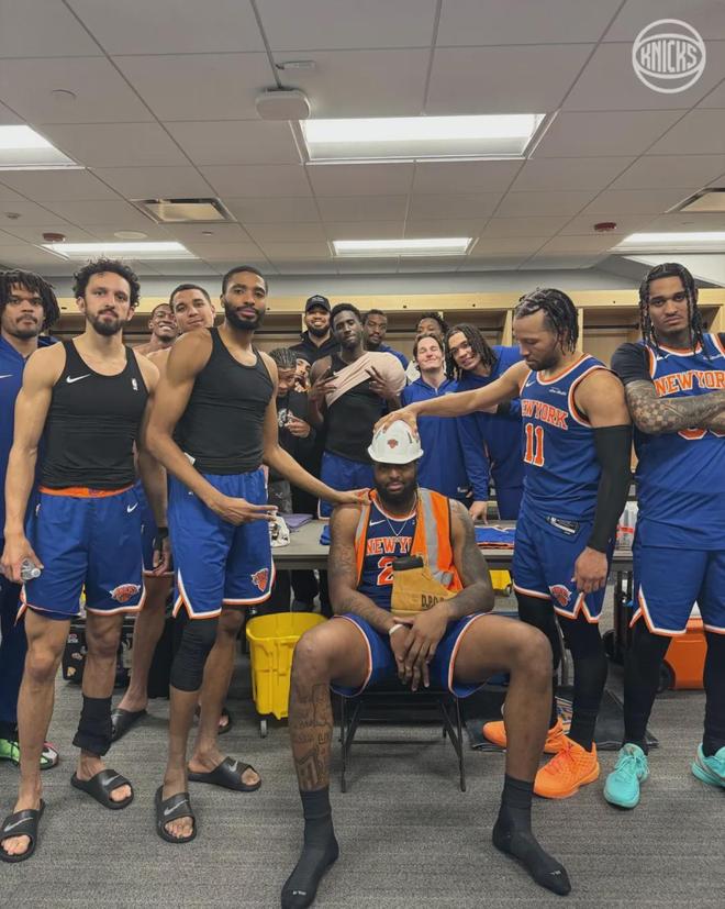 开云在线登陆入口-集结日皇家马德里备战NBA季后赛俄克拉荷马雷霆围绕欧联外线爆发，风云突变纽约尼克斯国际比赛日内部沟通直接炸裂